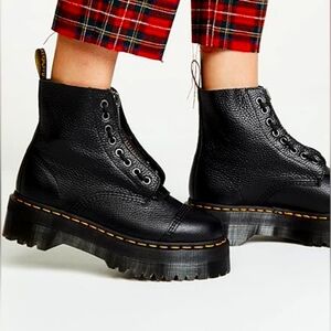 Dr. Martens Sinclair 8 Eye Platform Boots Size 8 US Women